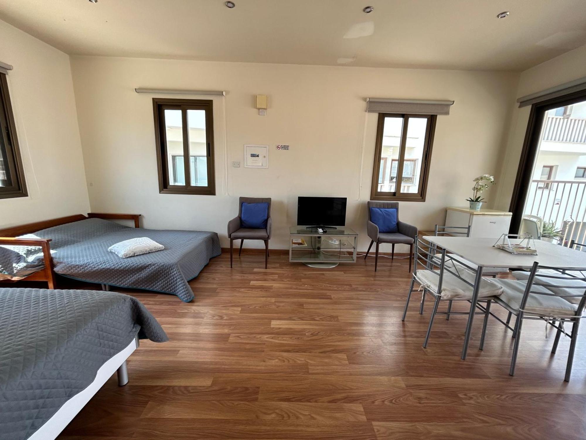 Extremely Comfy Apt With Spacious Private Terrace 10Min Walk To The Beach & In Town Larnaca Exterior photo